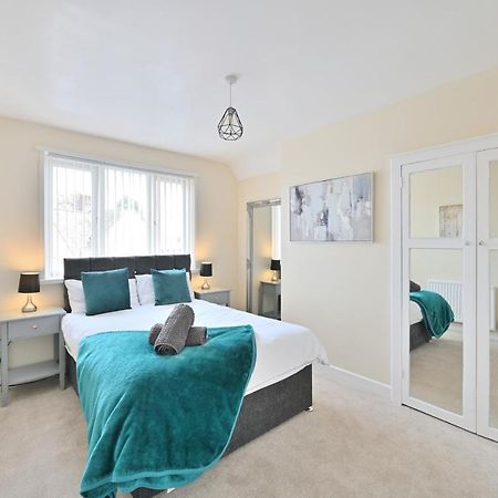 Sleek And Stylish 3 Bed In Bolton - Garden - Parking Villa Bagian luar foto