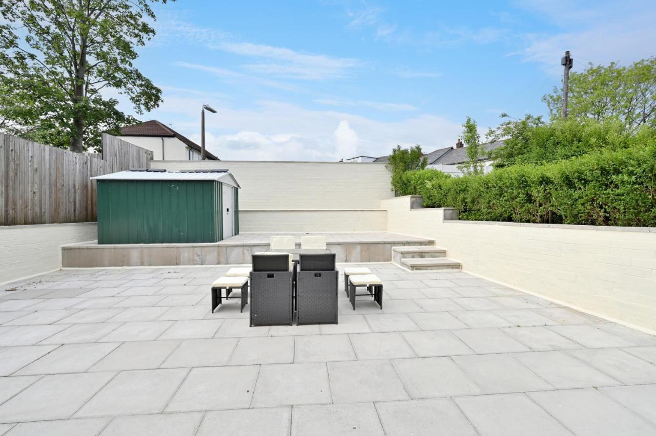 Sleek And Stylish 3 Bed In Bolton - Garden - Parking Villa Bagian luar foto