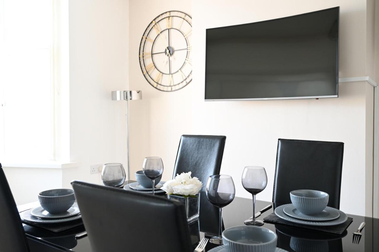 Sleek And Stylish 3 Bed In Bolton - Garden - Parking Villa Bagian luar foto