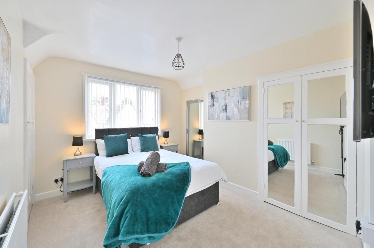 Sleek And Stylish 3 Bed In Bolton - Garden - Parking Villa Bagian luar foto